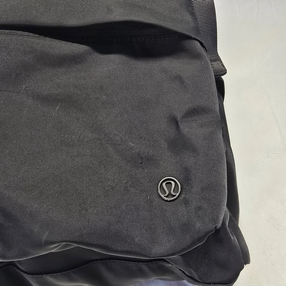 lululemon athletica small rip